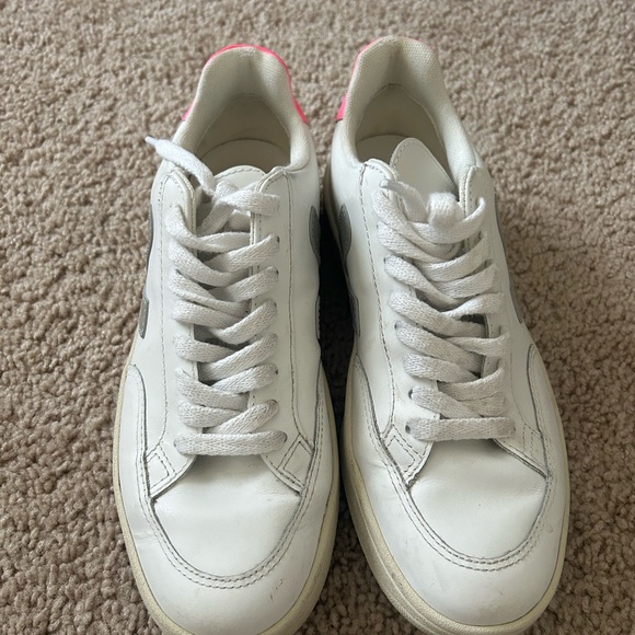 Veja V12 White with pink and grey sneakers - Picture 3 of 4